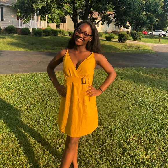 Yellow dress - Picture 2 of 2